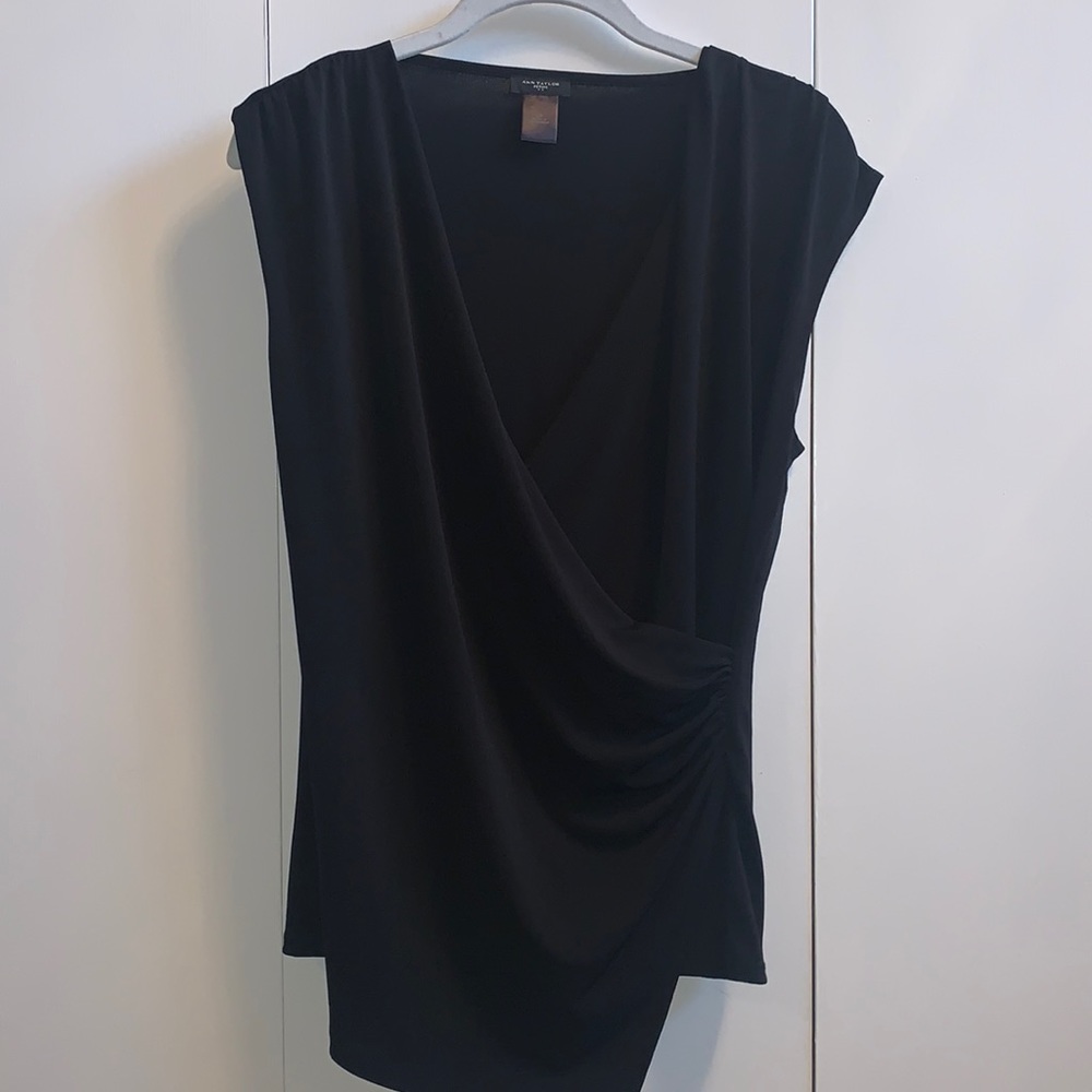 ANN TAYLOR BLACK SHORT SLEEVED BLOUSE